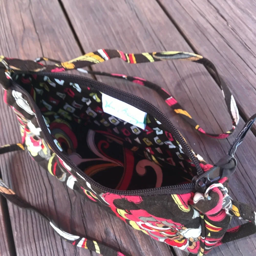 Vera Bradley purse.  NWOT! Excellent condition, never used, smoke free home. - Picture 3 of 7